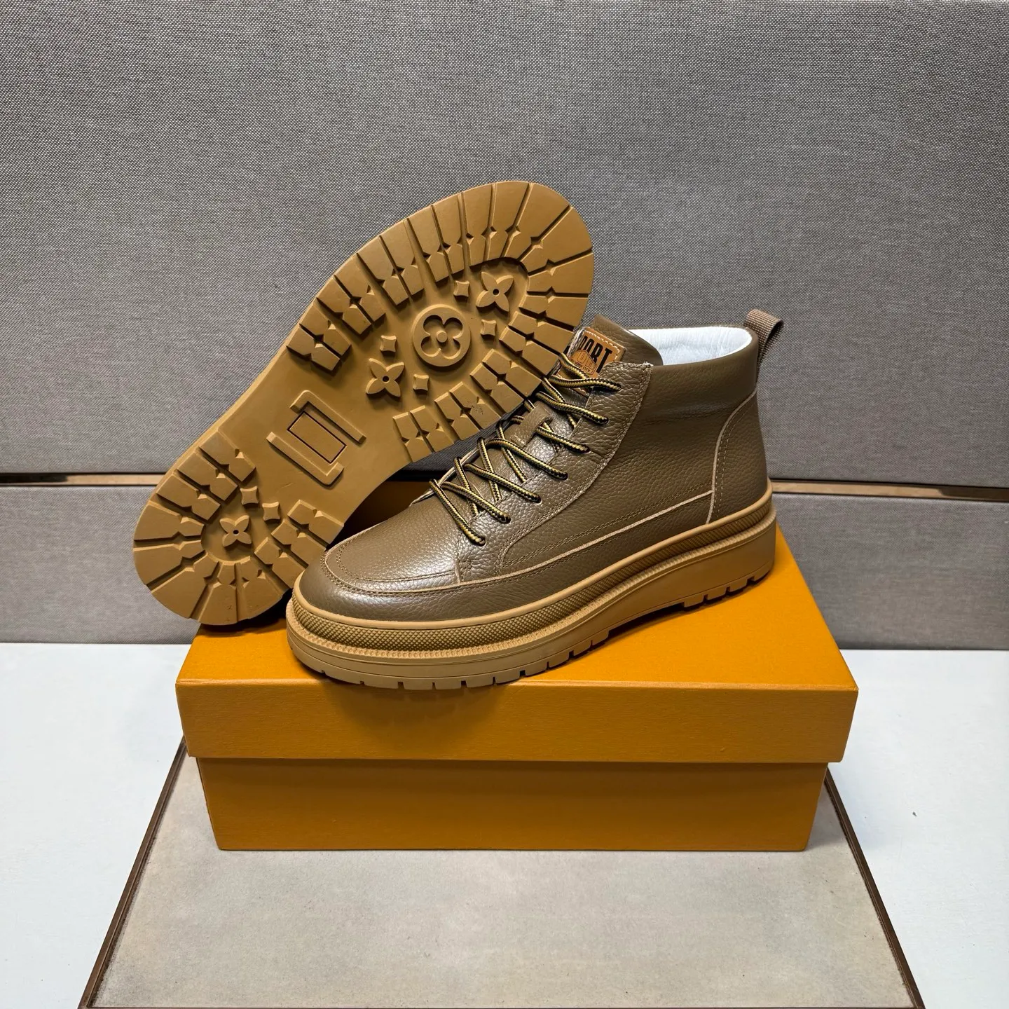 Men's men's shoes 💰pp460 [LV～] Men's casual high-top shoes 2025z cabinet sales simultaneously 🔶Size: 38-44#️⃣ 🔷3 colors🔜The upper is made of multi-material splicing ➕Genuine leather lining, comfortable and breathable, sole: original comfortable and wear-resistant outsole, ⚠️real thing📱photographed🎬real thing is better📢📢📢